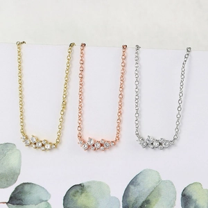 Drie minimalistische zirkoon kettingen in goud, roségoud en zilveren afwerking
