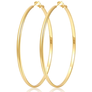 Detailed close-up of 3mm wide gold hoop earrings with S925 hallmark and polished finish