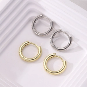 Orecchini a cerchio in argento 925 con zirconi in finiture oro e argento
