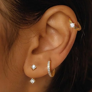 Set di orecchini a cerchio in argento S925 placcato oro con zirconi quadrati