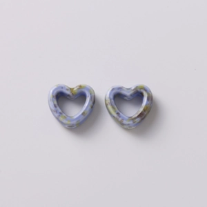 Hand-painted heart-shaped lavender ceramic beads with camouflage patterns for DIY jewelry