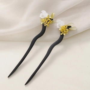 Vintage Chinese Style Wooden Hair Stick With Resin Rabbit Flower Decor Handcrafted Hanfu Hair Fork For Women Hair Accessories