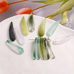 Perles en Verre en Forme de Feuille Polies Transparentes Goutte d'Eau Accessoires de Création de Bijoux DIY Style Floral Botanique pour Boucles d'Oreilles Coiffures