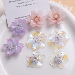 Accesorios de cuentas florales hechos a mano con perlas degradadas y pétalos de resina DIY