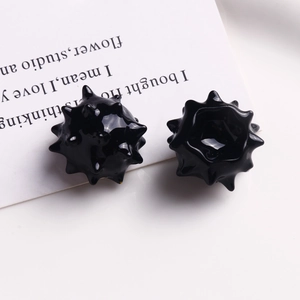 Accessorio in resina a forma di riccio nero lucido per gioielli DIY e custodie per cellulari