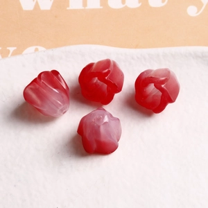 Foto macro de 4 cuentas de tulipán con degradado rosa para creación de joyas artesanas