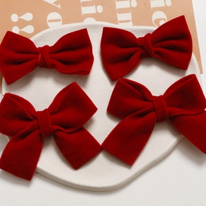 Set di 4 fermagli per capelli vintage in velluto bordeaux per donna su vassoio