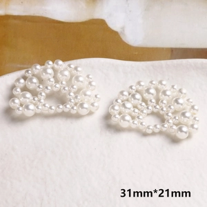 Primo piano di eleganti accessori per gioielli fai-da-te a ventaglio 31mm*21mm