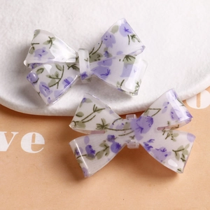 Detailed macro of pink floral lilac pattern bow-shaped resin DIY hair accessories