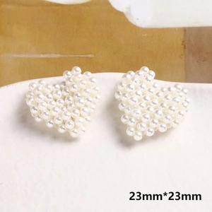 Macro di accessori in perle a forma di cuore fatti a mano, misura 23mm per 23mm