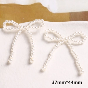 Dettaglio di accessori per gioielli fai-da-te a forma di fiocco di perle da 37mm x 44mm
