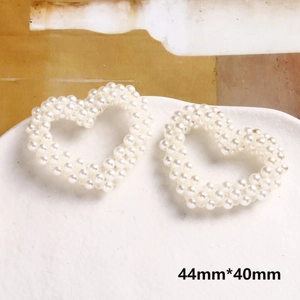 Dettaglio di accessori a cornice di perle a forma di cuore da 44mm x 40mm per gioielli