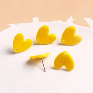 Boucles d'oreilles cœur en acrylique jaune vif poli avec tiges argentées pour femmes