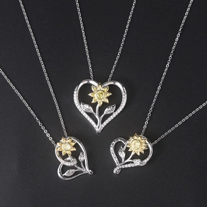 Collier pendentif cœur tournesol bicolore avec zircon et gravure You Are My Sunshine