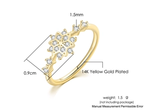 Detail van sneeuwvlok ring met 14K goudlaag en 0,9cm zirkonia in het midden