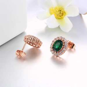 Eleganti orecchini placcati oro rosa con zircone verde smeraldo e alone di cristallo
