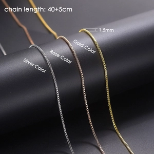 Chaîne box minimaliste de 1,5mm en acier inoxydable en finitions argent, or et or rose