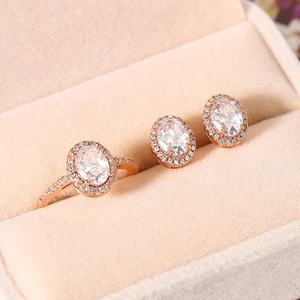 Set Gioielli Classico Ovale Halo Zirconia Anello in Rame e Orecchini a Bottone Placcato Oro Vero Gioielli Sposa per Donna Regalo