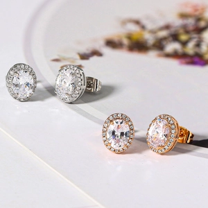 Set di orecchini a perno con zirconi ovali in finitura argento e oro con contorno