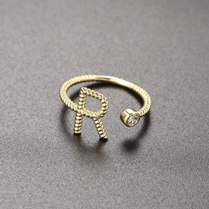 Verstellbarer goldener Seilring mit Buchstabe R und einem funkelnden runden Zirkonia