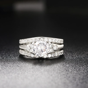 Dreiteiliges Brautring-Set mit Zirkonia im Rundschliff in poliertem Silber-Finish