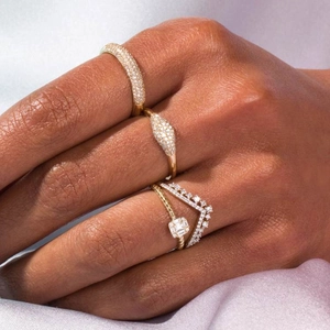 Bague en Cuivre Plaqué Or 14K à la Mode pour Femme Avec Micro Pavé de Zirconia Blanc Incrusté Elégante Bague Géométrique Bijoux Cadeau