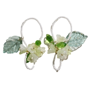 Accessoires de campanule faits main avec feuilles vertes et perles en résine
