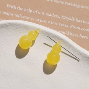 Detailed close-up of yellow gourd-shaped resin beads for DIY jewelry making accessories