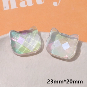 Macro de breloques tête de chat en résine irisée avec facettes colorées, taille 23mm
