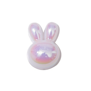 Accessoire lapin en résine iridescente avec finition nacrée pour coques de téléphone