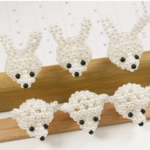 Accesorios de pelo hechos a mano con cuentas de perlas de conejo y oso en madera