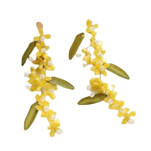 Forest style green leaf and yellow flower tassel earrings with white pearl accents