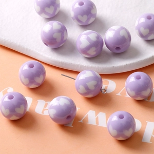 Perles en résine violette de 16 mm avec motifs de cœurs blancs pour bijoux DIY