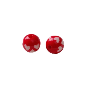 Perles en résine rouges avec motifs de cœurs blancs pour la création de bijoux DIY