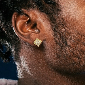 Boucles d'oreilles hip hop carrées en or pour homme avec pavé de zircone cubique