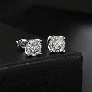 Pendientes redondos de plata con circonitas micro-pavé y cierre de rosca de seguridad