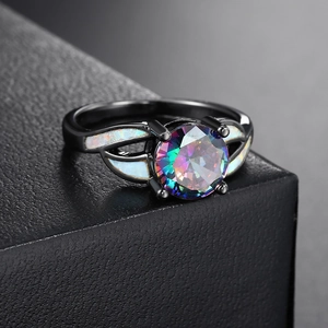 Bague classique plaquée argent avec topaze arc-en-ciel ronde et pierres d'opale blanche