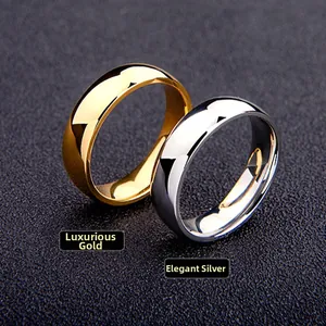 Macro-opname van gepolijste zilveren en gouden ringen op een donkere textuur