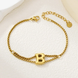 Vergulde roestvrijstalen dubbele laag armband met een opvallende letter B bedel