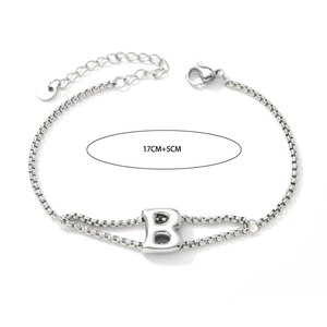Gepolijste roestvrijstalen box-ketting armband met letter B hanger en verstelbare sluiting