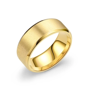 Minimalistischer goldener Titanring mit gebürsteter Oberfläche und polierter Innenkante