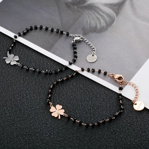 Elegant four-leaf clover beaded bracelet in silver and rose gold stainless steel