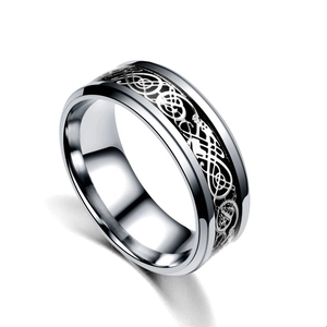 Anello da uomo in acciaio inossidabile 8mm con motivo a drago celtico nero intarsiato