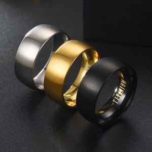 Lot de bagues en titane 8mm pour hommes en noir, or et argent avec finition brossée