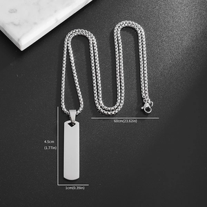 Collar minimalista de acero inoxidable plateado con colgante de barra 3D y cadena
