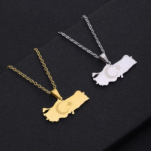 Halskette mit Türkei-Landkartenanhänger, Mond und Stern, in Gold und Silber poliert