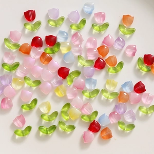 Détails de perles tulipes et feuilles translucides aux couleurs vives de bonbons