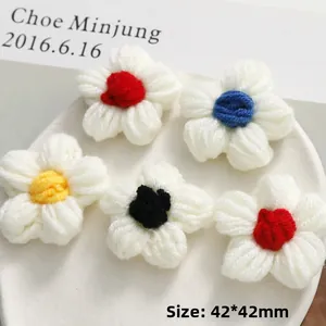 5-piece set of handmade crochet daisy flowers for DIY crafts, size 42x42mm wool accessories