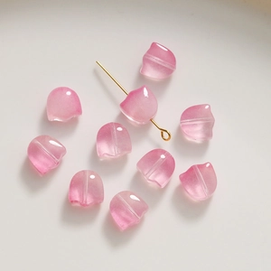 Vue détaillée de dix perles de verre tulipe rose dégradé pour bijoux DIY et artisanat