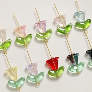 Détails de perles tulipes en verre coloré avec supports de feuilles vertes pour bijoux